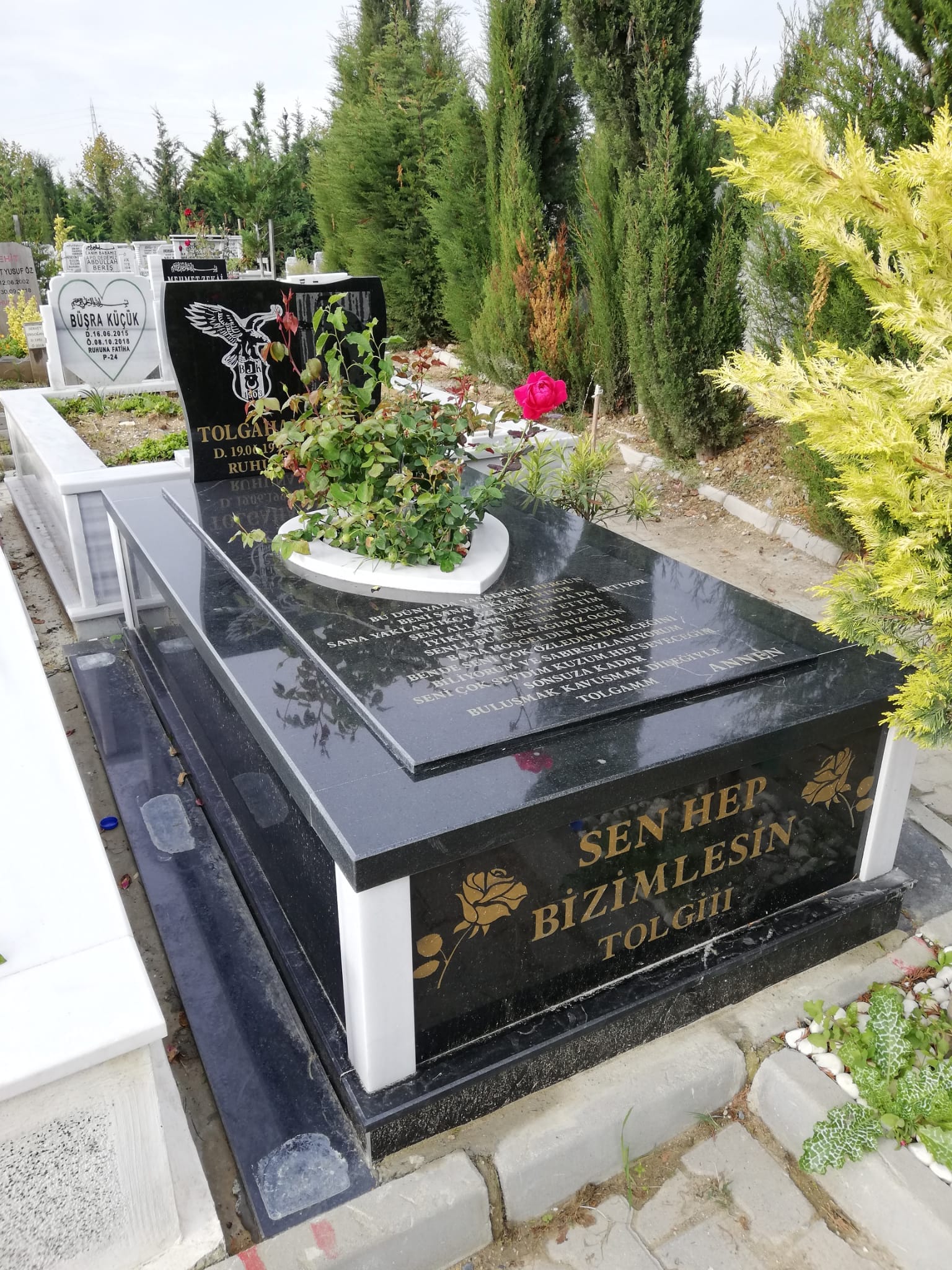 Kompakt Granit Mezar